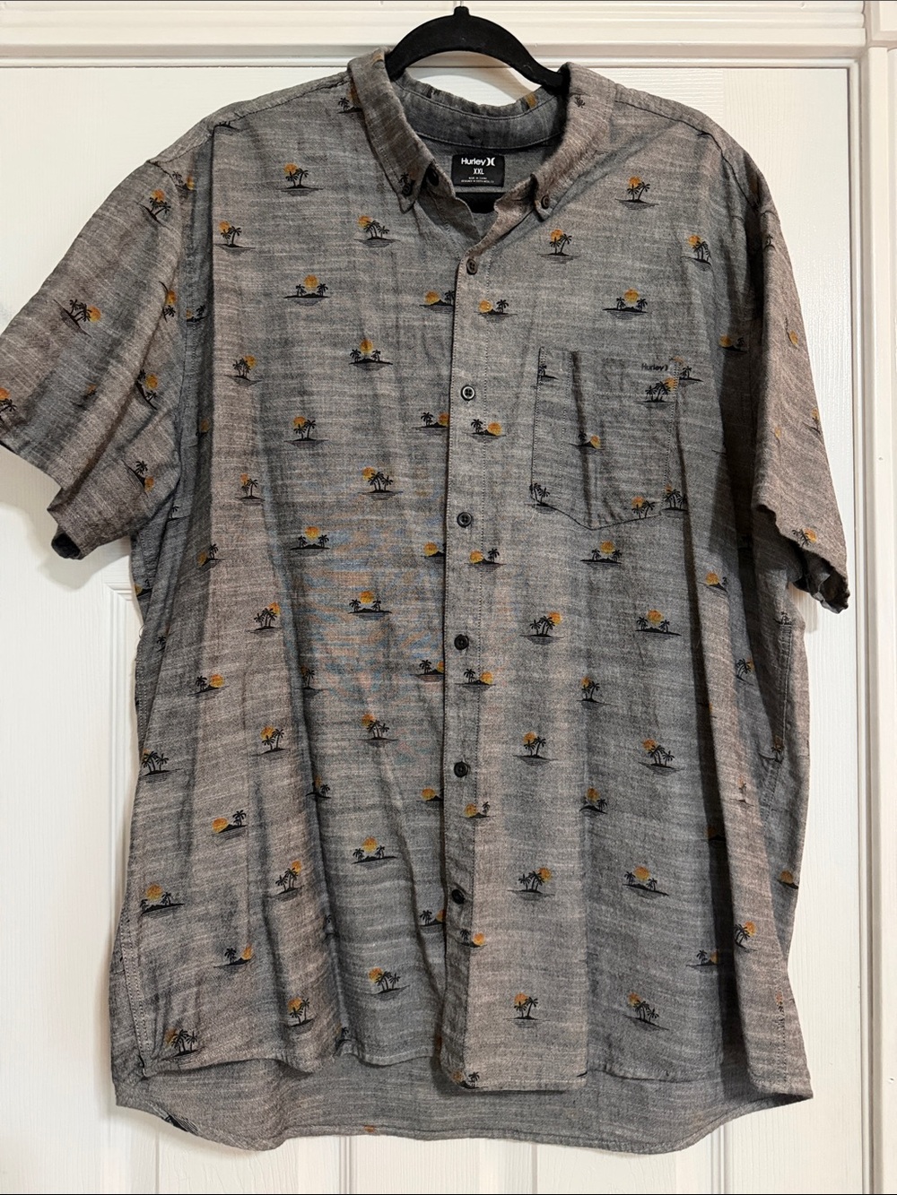 Hurley Gray Short-Sleeve Button-Down Shirt with Small Sunset Palm Print